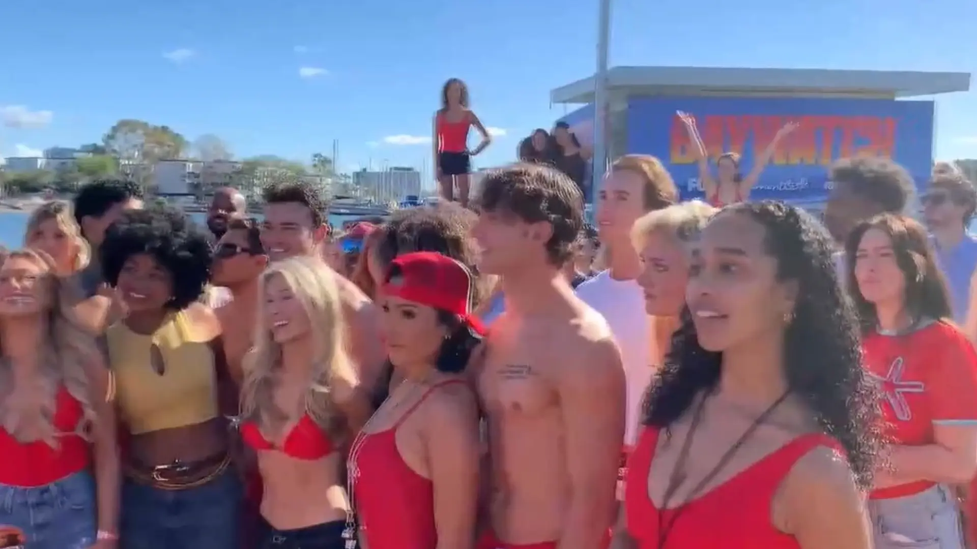 'Baywatch' llena una playa para un casting abierto de su nueva temporada