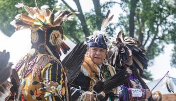 Canadá recomienda a indígenas usar pasaporte para cruzar a EU pese a derechos históricos
