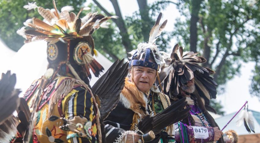 Canadá recomienda a indígenas usar pasaporte para cruzar a EU pese a derechos históricos