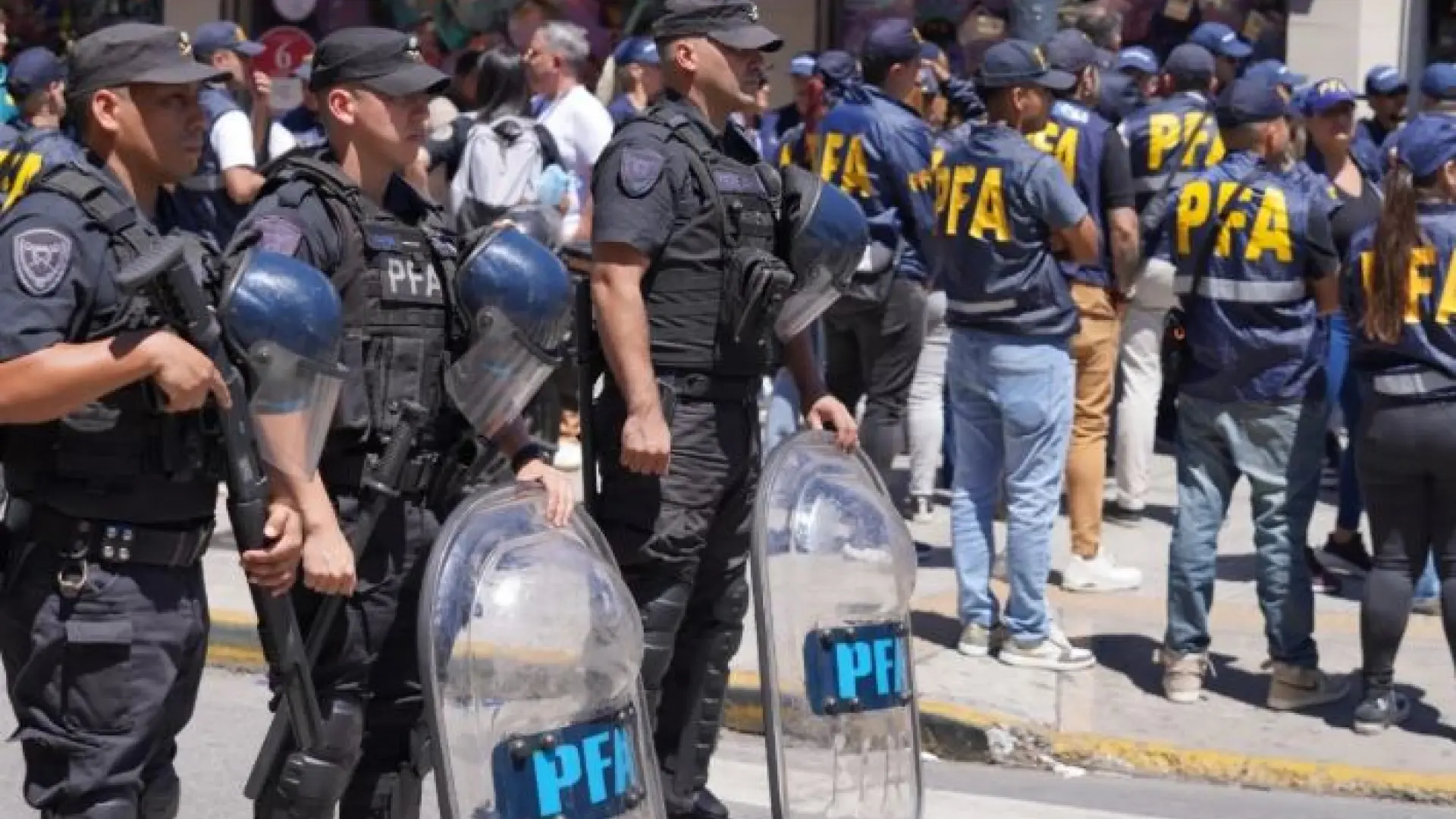 Milei impulsa su proyecto del ‘ICE argentino’, una agencia para expulsar inmigrantes irregulares que tendrá poder policial