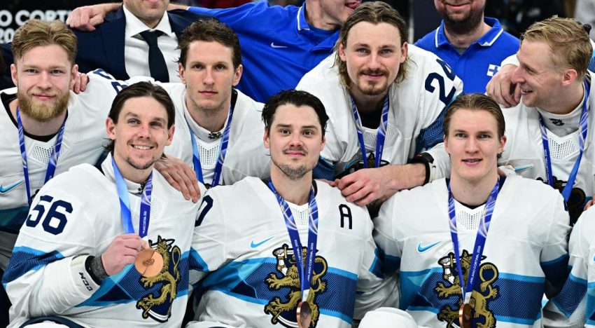 Finlandia se consuela con el bronce olímpico en hockey hielo masculino