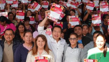 Mario Delgado destaca participación de madres y padres de familia en asambleas de Beca Rita Cetina para útiles y uniformes