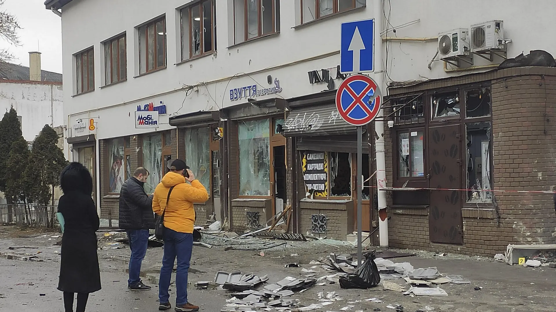 Una policía muerta y 15 heridos en un ataque terrorista en la ciudad ucraniana de Leópolis: los servicios de inteligencia apuntan a Rusia