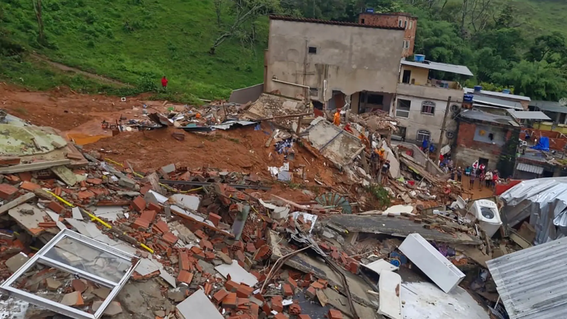 Al menos 31 muertos y decenas de desaparecidos por las fuertes lluvias en Brasil