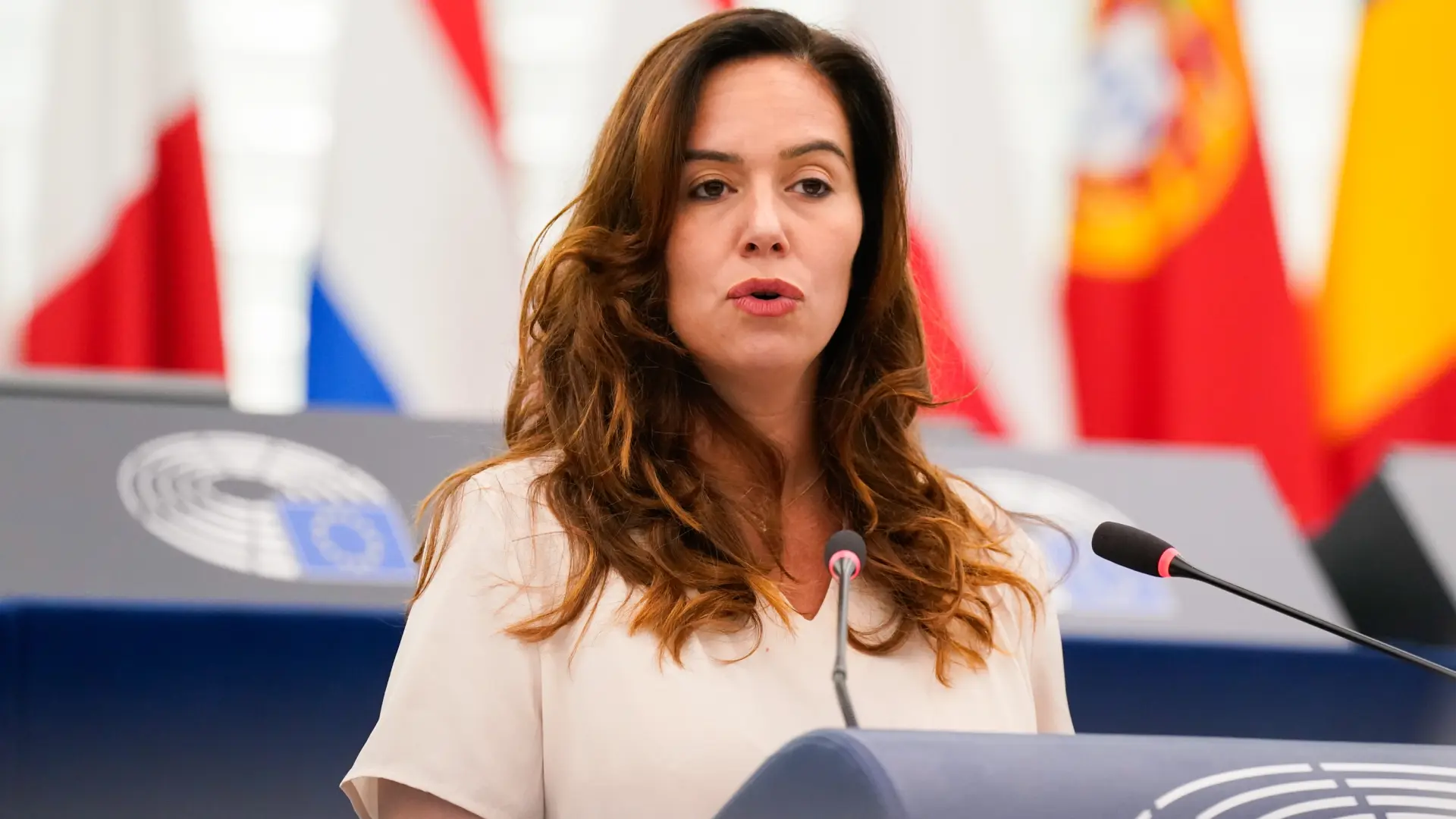 Sarah Knafo, la 'desconocida' que quiere ser alcaldesa de París y amenaza el espacio de Le Pen en la derecha radical francesa