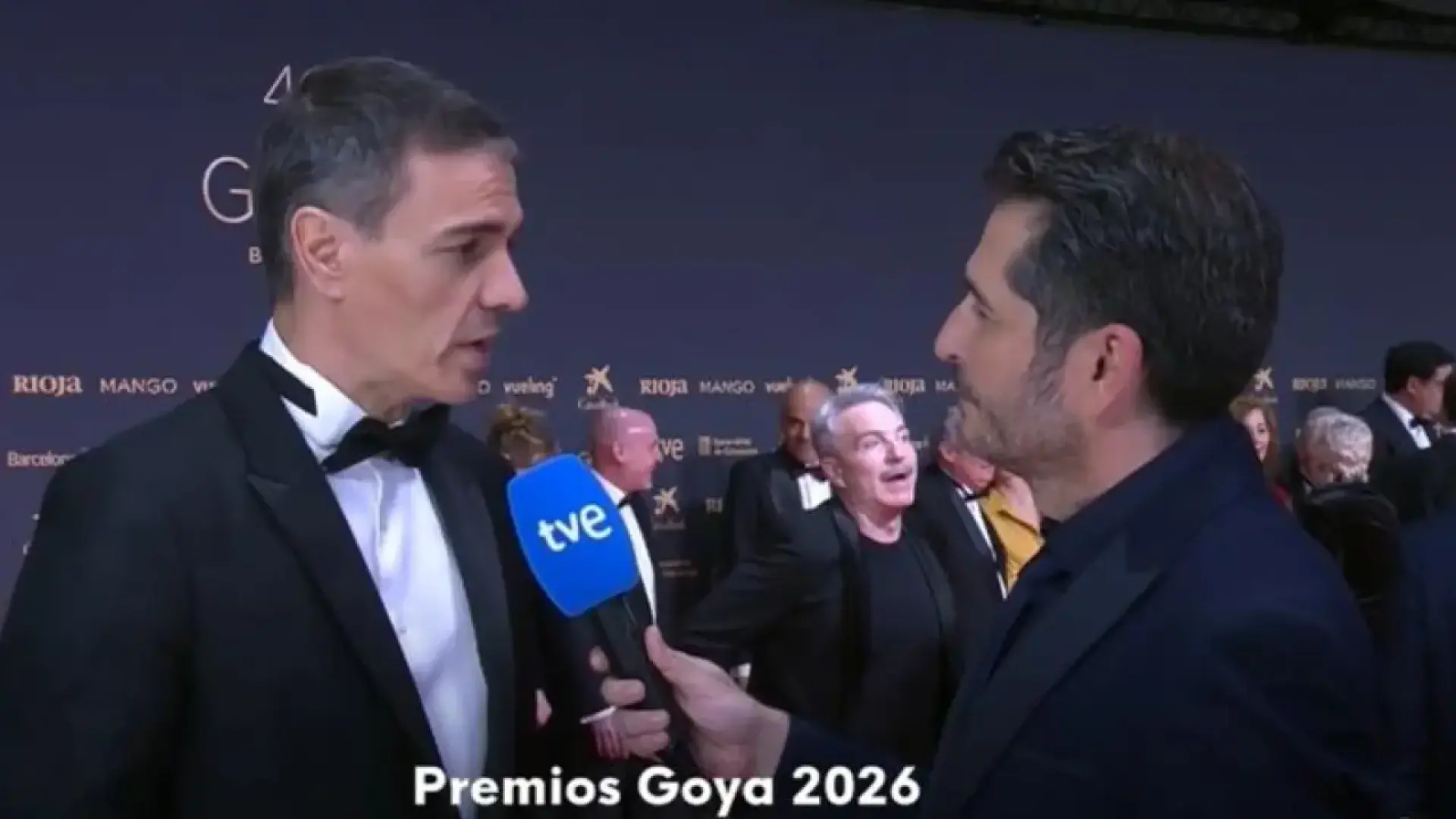 Pedro Sánchez denuncia en la alfombra roja de los Goya el «atropello a la legalidad internacional» en Irán