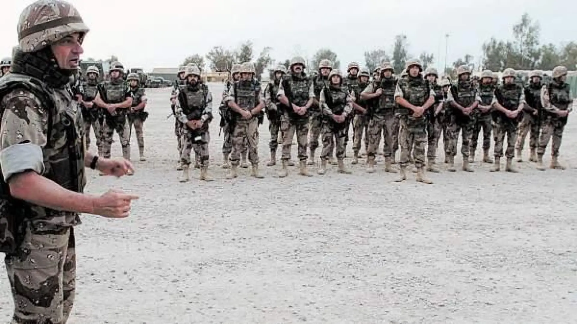 La OTAN traslada a Europa a todo el personal de su misión en Irak: el operativo continuará en Nápoles