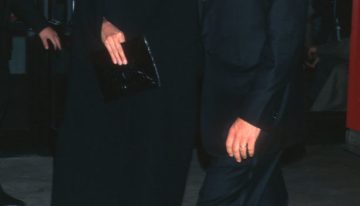 Si sales a cenar este fin de semana, inspírate en el vestido más bonito de Carolyn Bessette que acaba de llegar a Zara