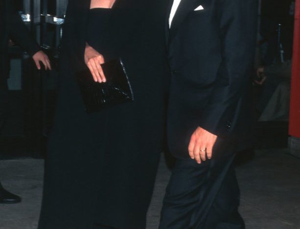 Si sales a cenar este fin de semana, inspírate en el vestido más bonito de Carolyn Bessette que acaba de llegar a Zara