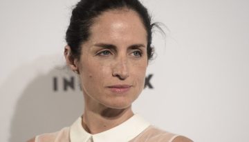 Carolina Herrera en ARCO o cómo ser la más elegante a cara lavada y con un recogido que te puedes hacer en 5 minutos