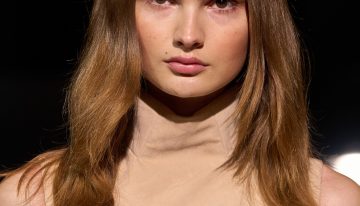 Ángeles Valdivieso, estilista capilar: «Si quieres tener un pelo más brillante, es importante direccionar el secador siempre a favor de la cutícula, desde la raíz a las puntas»