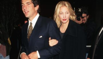 Este es el vestido de invitada (y la última compra fashion) de Carolyn Bessette para una boda a la que nunca llegó