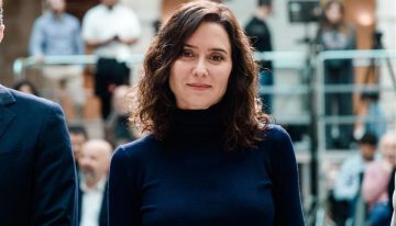 Isabel Díaz Ayuso (47 años): «Hago muchos esfuerzos por llevar una vida ordenada; a las 6 am ya estoy activa y durante las dos primeras horas del día es cuando más productiva soy»