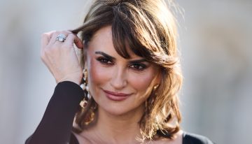 Penélope Cruz (51 años): «Me levanto a las 7.30 y, si no estoy trabajando, hago ejercicio de resistencia o cardio durante una hora 3 o 4 veces por semana. Y luego desayuno»