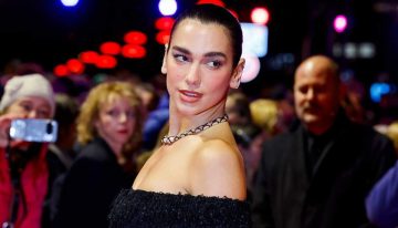 Dua Lipa, cantante (30 años): «Si no tengo mucho tiempo, me gusta hacer algo rápido e intenso hago una sesión de HIIT de 15 minutos antes de empezar el día»
