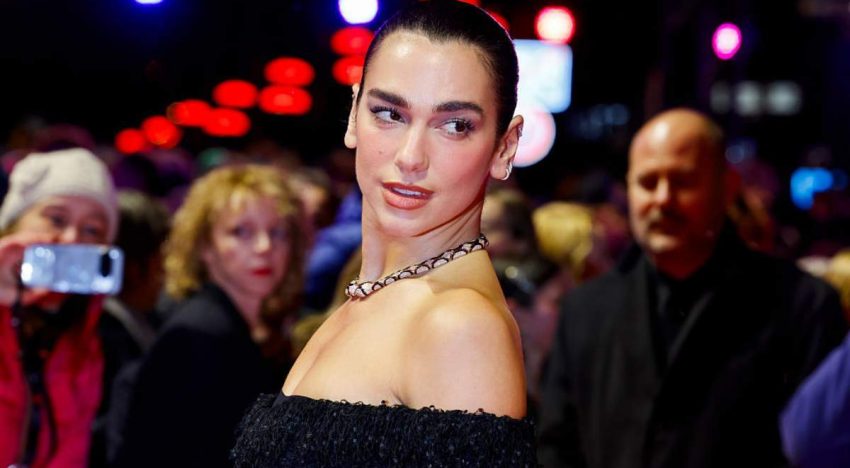 Dua Lipa, cantante (30 años): «Si no tengo mucho tiempo, me gusta hacer algo rápido e intenso hago una sesión de HIIT de 15 minutos antes de empezar el día»