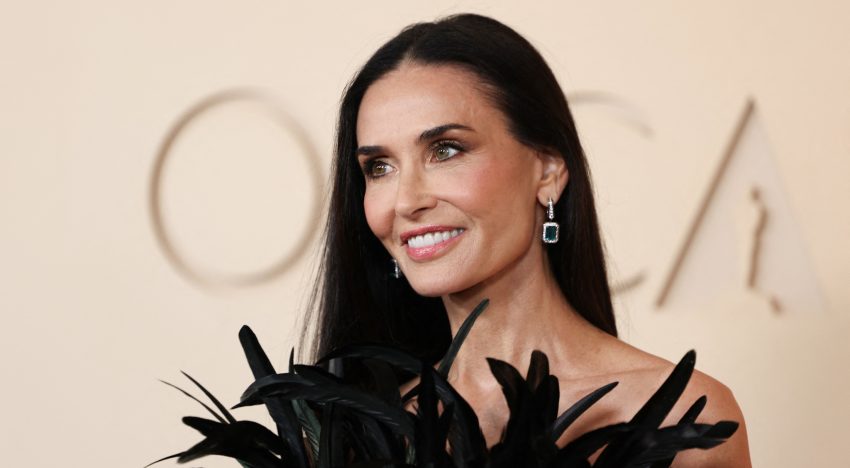 El cambio de look de Demi Moore, de nuevo, lo más comentado de la alfombra roja en los Premios Oscar 2026: entonces, ¿el corte de pelo bob era una peluca o la melena XL son extensiones?
