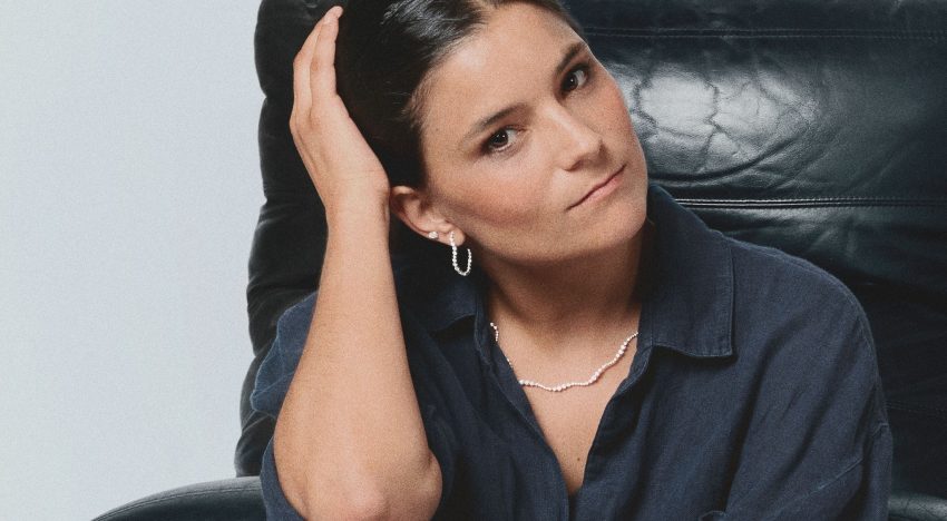 Paola Sasplugas, fundadora de la firma de joyas PdPaola: «Mis mejores momentos de inspiración llegan cuando pinto con mi hija de 4 años»