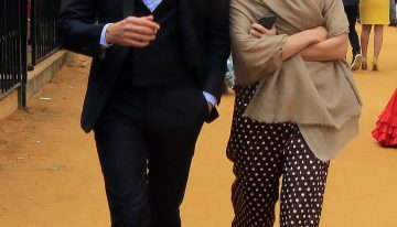 Adiós pantalones de rayas, han llegado a Zara los pantalones de lunares que ya puso de moda Marta Ortega: elegantes, versátiles y tendencia