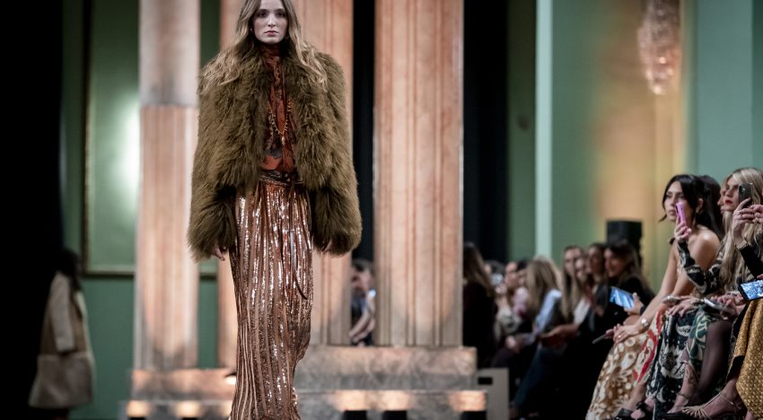 El efecto Johanna Ortiz: «Mis amigas siempre dicen que cuando llevan mis vestidos se sienten guapas y se lo dicen»