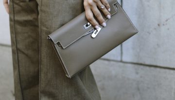 Lourdes Navarro, dermatóloga de la AEDV, sobre las lámparas LED y UVA de las manicuras en casa: «La exposición repetida puede contribuir al fotoenvejecimiento de las manos»