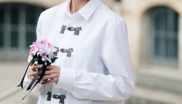 Este perfume huele a ropa recién lavada y cuando se seca es todavía mejor, dura todo el día y es pura delicadeza para llevar en primavera