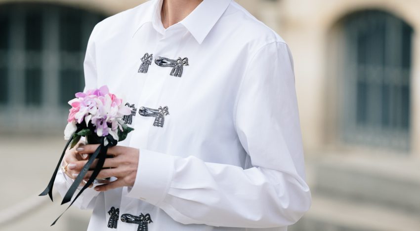 Este perfume huele a ropa recién lavada y cuando se seca es todavía mejor, dura todo el día y es pura delicadeza para llevar en primavera