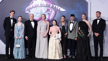 Sin Carlota Casiraghi pero con Carolina de Mónaco y Beatrice Borromeo, todas las invitadas al futurista Baile de Rosa 2026