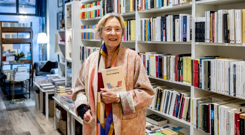 'En el camping', su nuevo libro de relatos, es la excusa perfecta para citarnos en un café de Madrid con Soledad Puertolas, escritora y académica española