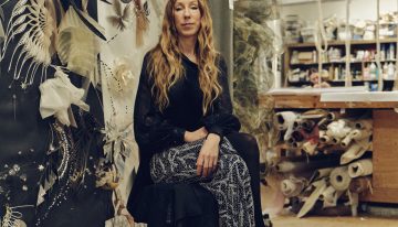 En el estudio de Iris van Herpen, diseñadora de alta costura: «La gente piensa en la artesanía como lo opuesto a la tecnología. Confío en la fusión de ambas»