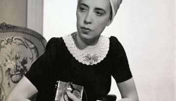 Daniel Roseberry, diseñador, sobre la exposición de la temporada: «El lenguaje que Schiaparelli utilizó para abordar su realidad política lo usamos nosotros para abordar la digital»