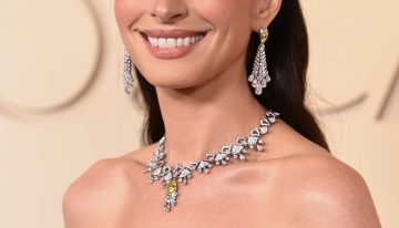 Goyo Acevedo, maquillador: «Aplicar el colorete demasiado bajo o cerca del centro del rostro puede endurecer o entristecer las facciones»