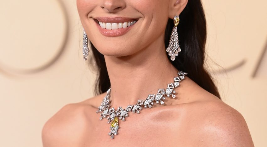 Goyo Acevedo, maquillador: «Aplicar el colorete demasiado bajo o cerca del centro del rostro puede endurecer o entristecer las facciones»