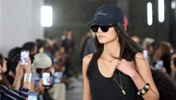 Cristina García Millán, dermatóloga: «Creemos que el protector solar solo es necesario cuando vas a la playa o en verano, pero es hay que utilizarlo al conducir o incluso junto a una ventana»