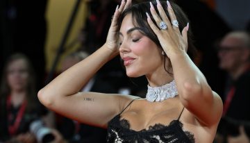 La pedicura blanca de Georgina Rodríguez que alarga las piernas y sube el tono de la piel