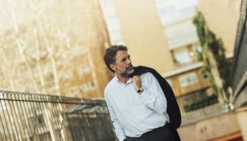 El periodista cultural Luis Alemany publica su primera novela, la historia de una adolescente en el Madrid del verano de 1995