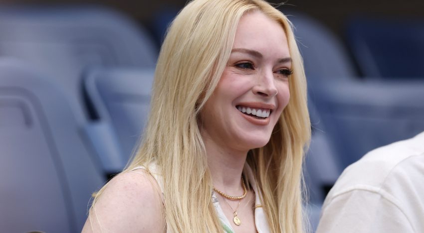 Lindsay Lohan (39 años), actriz: «Por la mañana, hago mi 'skincare' y escribo un diario de gratitud con un té verde con un shot de jengibre y cúrcuma. Practico crossfit entre 2 y 3 veces a la semana»