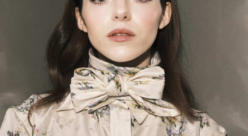 Eve Ryan, pestañas de muñeca y labios perfilados y con volumen, así se preparó Eve Ryan para el estreno de Boulevard de la mano de Dior Beauty