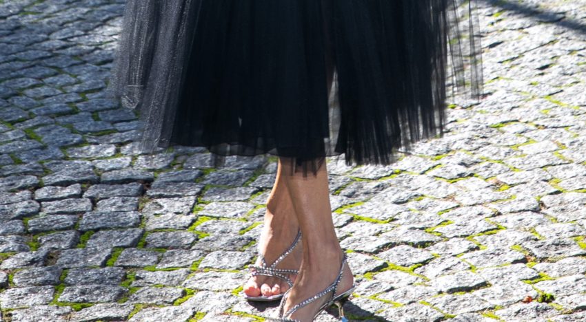 Cómo hacerse la mejor pedicura de la primavera: los colores de uñas y las claves de las expertas para llevar los pies impecables