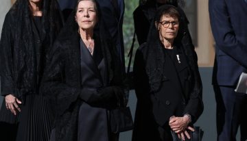 ¿Por qué Charlène y la reina Letizia pueden vestir de blanco ante el papa León XIV y Carolina de Mónaco no?