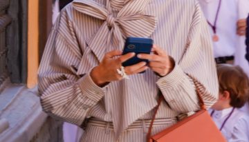 Las uñas nacaradas de Amaia Salamanca son la nueva manicura francesa que rejuvenece las manos y llevan las mujeres más elegantes