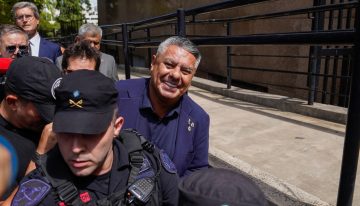 Chiqui Tapia celebró sus 9 años como presidente, en el medio de investigaciones judiciales, el repudio de los hinchas y la imagen por el piso