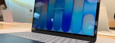 La última genialidad técnica de Apple roza lo surrealista. Si conectas el nuevo MacBook Neo a su pantalla, el monitor resulta ser más potente