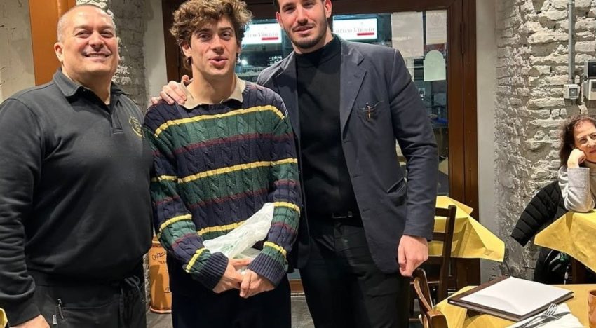 Colapinto visitó un restaurant italiano y el gerente lo definió de manera particular: «Come como un dinosaurio»