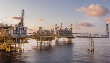 Se disparan futuros del petróleo por conflicto con Irán