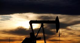 Barril de petróleo ronda los 100 dólares