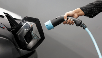 Instalar un cargador de pared para tu auto eléctrico: precios y consejos para evitar contratiempos