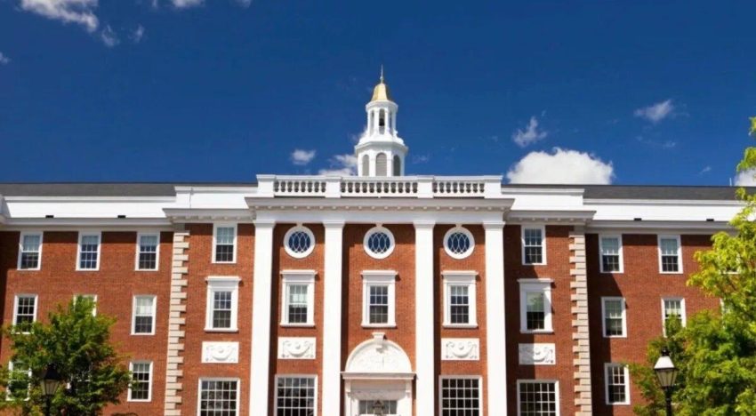 Gobierno de Trump demanda a Harvard por permitir el «antisemitismo»