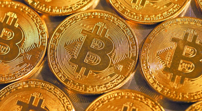 Bitcoin se dispara 8% y se mantiene cerca de alcanzar los 74,000 dólares