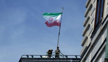 Irán amenaza con atacar las oficinas de Apple, Google y 16 empresas más estadounidenses en Oriente Medio